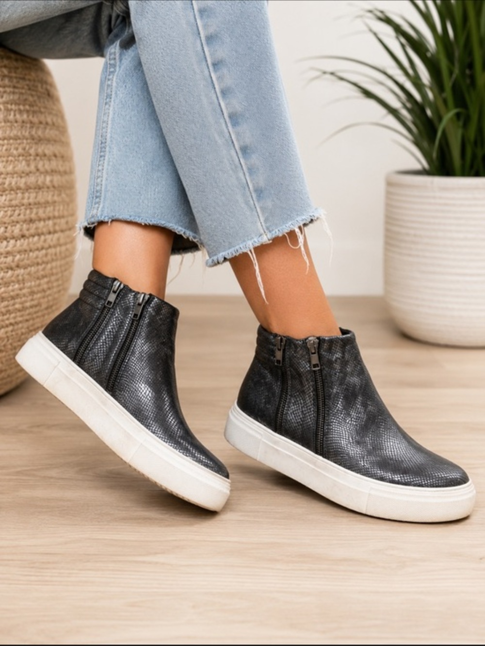 Coconuts by Matisse Black Snakeskin High-Top Platform Sneakers Size 7.5